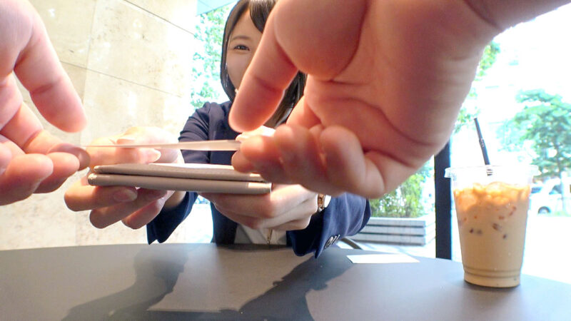 お仕事終わりの汗ばんだピタパン尻がエロい新人パンツスーツOLさんｗｗｗ